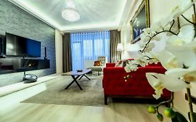 Apartment Chic By Landev